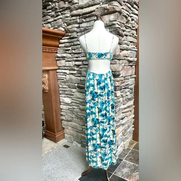 STUNNING AND SOFT HIGH END CUT OUT MAXI SUNDRESS, SIZE LARGE - Picture 7 of 9